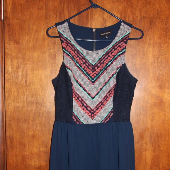 Dress - Picture 1 of 4